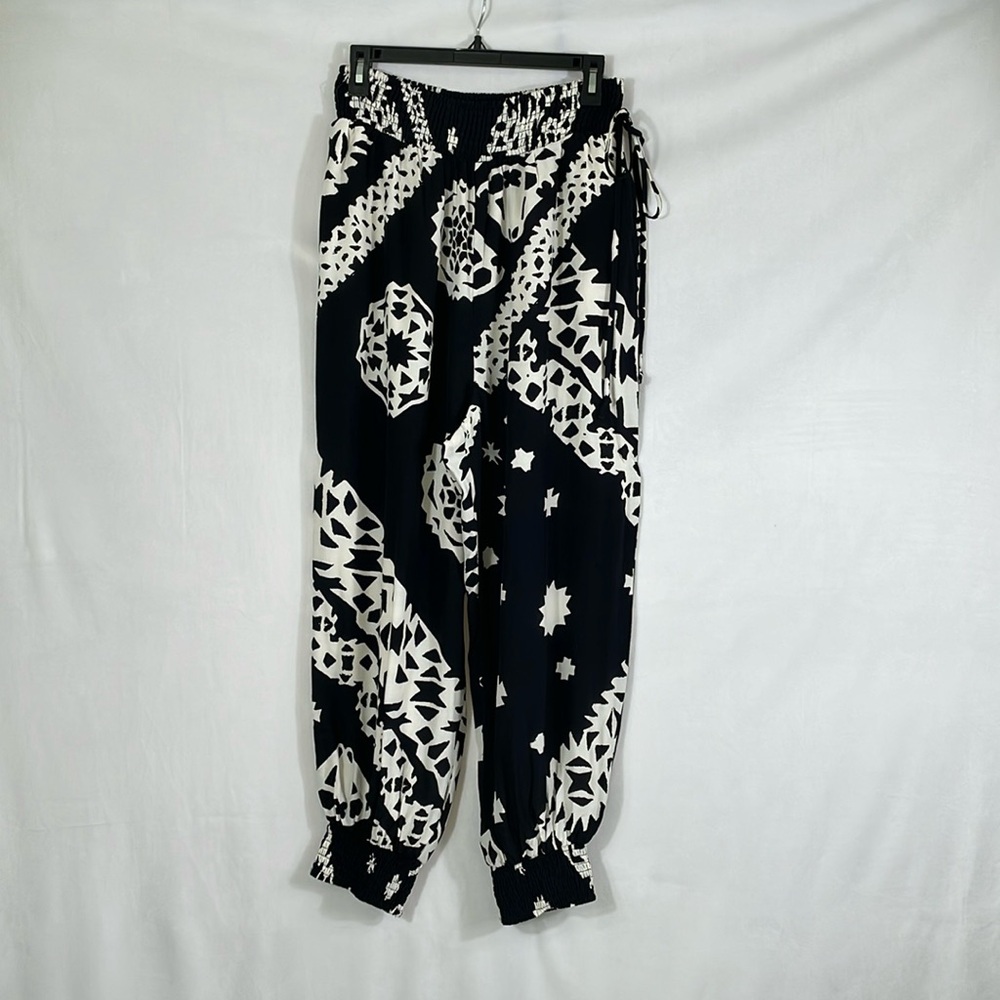 Anthropologie Aniya black and white balloon pants Size M EUC